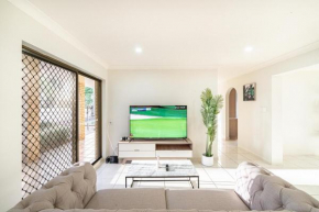 Palatial 4BR 2BA Sunnybank Family Retreat